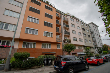 Prodej bytu 2+1 v osobním vlastnictví 75 m², Praha 6 - Střešovice