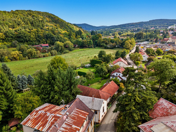 Prodej obchodních prostor 93 m², Jince