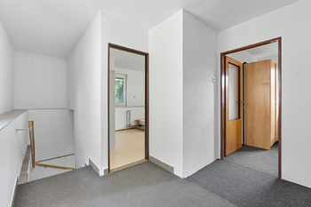 Prodej obchodních prostor 93 m², Jince