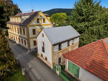 Prodej obchodních prostor 93 m², Jince