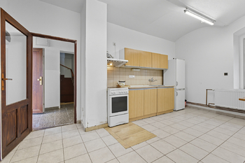 Prodej obchodních prostor 93 m², Jince