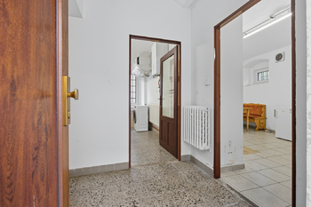 Prodej obchodních prostor 93 m², Jince