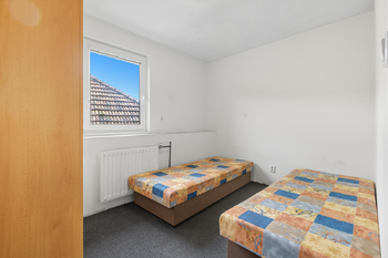 Prodej obchodních prostor 93 m², Jince