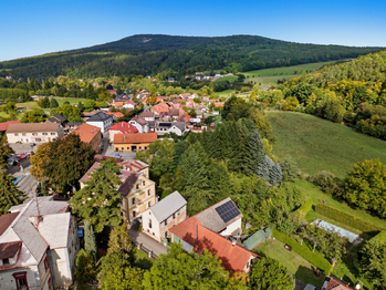 Prodej obchodních prostor 93 m², Jince