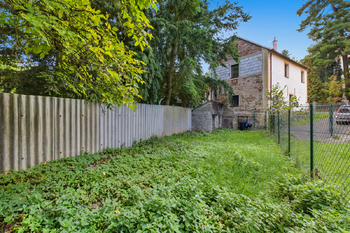 Prodej obchodních prostor 93 m², Jince