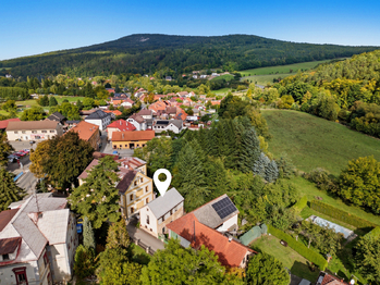 Prodej obchodních prostor 93 m², Jince