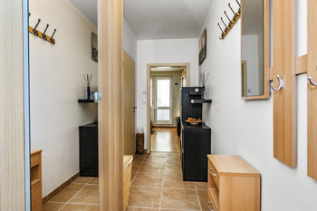 Prodej bytu 1+kk v osobním vlastnictví 43 m², Praha 9 - Hostavice