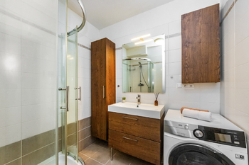 Prodej bytu 1+kk v osobním vlastnictví 43 m², Praha 9 - Hostavice