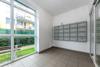 Prodej bytu 1+kk v osobním vlastnictví 43 m², Praha 9 - Hostavice
