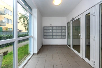 Prodej bytu 1+kk v osobním vlastnictví 43 m², Praha 9 - Hostavice