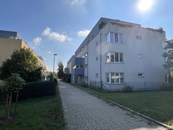 Prodej bytu 1+kk v osobním vlastnictví 43 m², Praha 9 - Hostavice