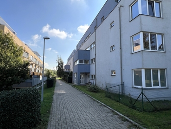 Prodej bytu 1+kk v osobním vlastnictví 43 m², Praha 9 - Hostavice