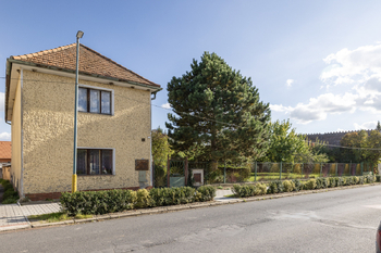 Prodej pozemku 841 m², Kostomlaty pod Řípem