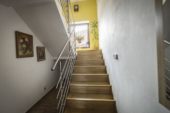 Schodiště do patra - Prodej domu 254 m², Budíškovice