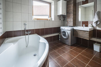 Koupelna  - Prodej domu 254 m², Budíškovice