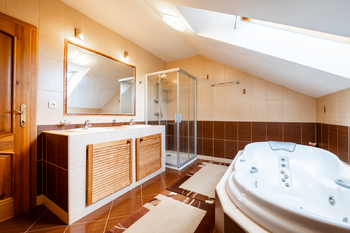 Prodej domu 220 m², Hvozdec