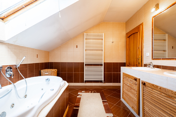 Prodej domu 220 m², Hvozdec