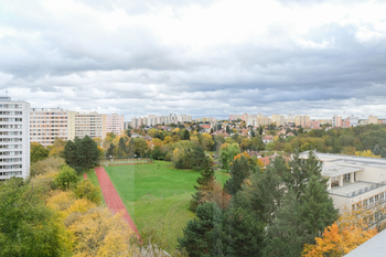 pohled z lodžie - Pronájem bytu 3+kk v osobním vlastnictví 67 m², Praha 4 - Braník