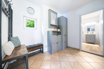 RD Květnice - vstupní chodba - Prodej domu 190 m², Květnice