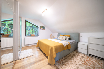 RD Květnice - ložnice se sprchou - Prodej domu 190 m², Květnice