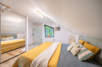 RD Květnice - ložnice se sprchou - Prodej domu 190 m², Květnice