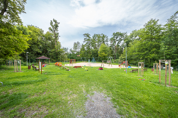 Park Květnice, hřiště - Prodej domu 190 m², Květnice