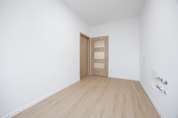 Kuchyň s přípravou pro kuchyňskou linku - Prodej bytu 2+1 v osobním vlastnictví 73 m², Plzeň