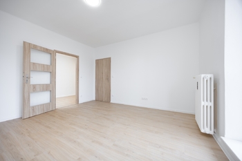 Obývací pokoj - Prodej bytu 2+1 v osobním vlastnictví 73 m², Plzeň