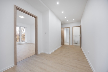 Centrální chodba - Prodej bytu 2+1 v osobním vlastnictví 73 m², Plzeň 