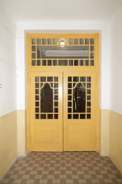 Vstupní chodba domu - Prodej bytu 2+1 v osobním vlastnictví 82 m², Mariánské Lázně