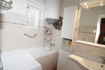 Koupelna - Prodej bytu 2+1 v osobním vlastnictví 82 m², Mariánské Lázně