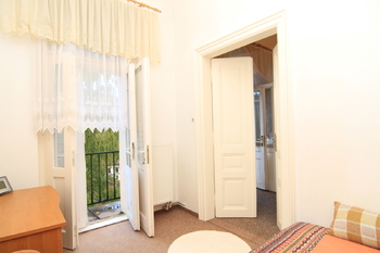 Krásné dřevěné dveře - Prodej bytu 2+1 v osobním vlastnictví 82 m², Mariánské Lázně