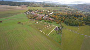 Prodej pozemku 3002 m², Úsuší