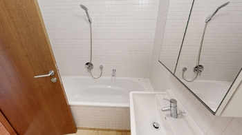 koupelna - Prodej bytu 1+1 v osobním vlastnictví 55 m², Praha 9 - Vysočany