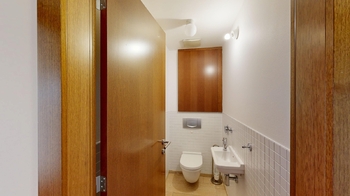 toaleta - Prodej bytu 1+1 v osobním vlastnictví 55 m², Praha 9 - Vysočany