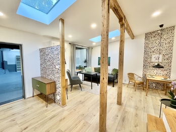 Pronájem obchodních prostor 100 m², Praha 8 - Kobylisy