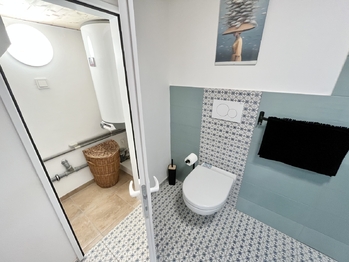 Pronájem obchodních prostor 100 m², Praha 8 - Kobylisy