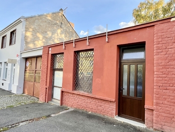 Pronájem obchodních prostor 100 m², Praha 8 - Kobylisy