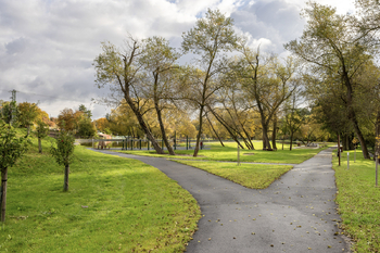 Park projektu Slánský mlýn - Pronájem bytu 2+kk v osobním vlastnictví 46 m², Slaný