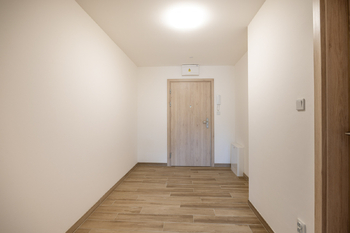 Předsíň - Pronájem bytu 2+kk v osobním vlastnictví 46 m², Slaný