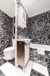 Prodej bytu 2+kk s prostornou zasklenou lodžií, 49 m², Mikuláškovo náměstí, Brno–Starý Lískovec - Prodej bytu 2+kk v osobním vlastnictví 49 m², Brno