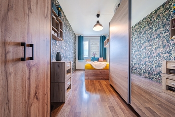Prodej bytu 2+kk s prostornou zasklenou lodžií, 49 m², Mikuláškovo náměstí, Brno–Starý Lískovec - Prodej bytu 2+kk v osobním vlastnictví 49 m², Brno