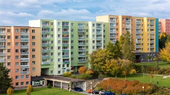 Prodej bytu 2+kk s prostornou zasklenou lodžií, 49 m², Mikuláškovo náměstí, Brno–Starý Lískovec - Prodej bytu 2+kk v osobním vlastnictví 49 m², Brno