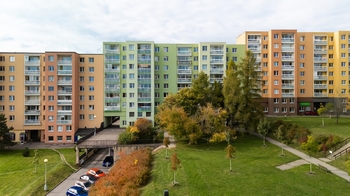 Prodej bytu 2+kk s prostornou zasklenou lodžií, 49 m², Mikuláškovo náměstí, Brno–Starý Lískovec - Prodej bytu 2+kk v osobním vlastnictví 49 m², Brno