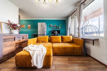 Prodej bytu 2+kk s prostornou zasklenou lodžií, 49 m², Mikuláškovo náměstí, Brno–Starý Lískovec - Prodej bytu 2+kk v osobním vlastnictví 49 m², Brno