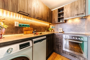 Prodej bytu 2+kk s prostornou zasklenou lodžií, 49 m², Mikuláškovo náměstí, Brno–Starý Lískovec - Prodej bytu 2+kk v osobním vlastnictví 49 m², Brno 