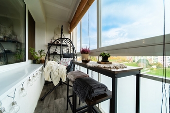 Prodej bytu 2+kk s prostornou zasklenou lodžií, 49 m², Mikuláškovo náměstí, Brno–Starý Lískovec - Prodej bytu 2+kk v osobním vlastnictví 49 m², Brno
