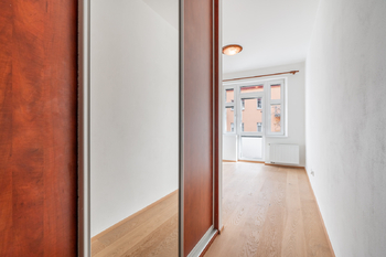 Pokoj  / Ložnice se šatnou - Prodej bytu 2+kk v osobním vlastnictví 59 m², Praha 9 - Vysočany