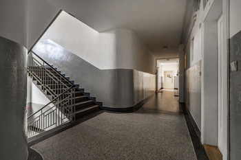 Vnitřní prostory domu - Prodej bytu 2+kk v osobním vlastnictví 59 m², Praha 9 - Vysočany