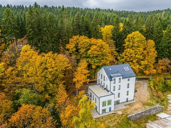 Pohled na dům - Prodej bytu 2+kk v osobním vlastnictví 67 m², Pernink